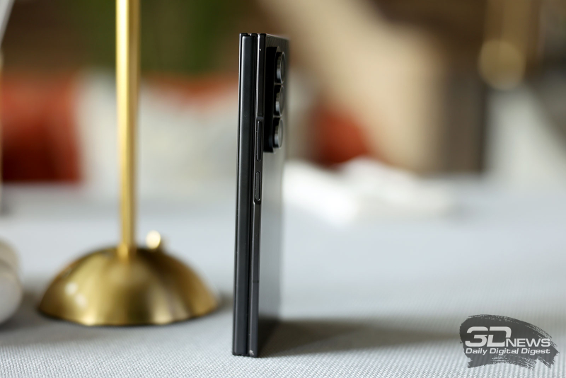 Обзор Samsung Galaxy Z TriFold: тройной складной смартфон по цене квартиры в Воркуте